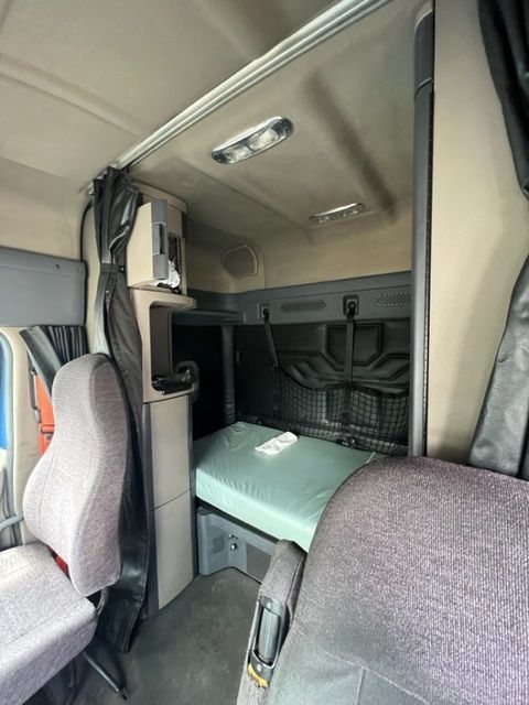 2012 FREIGHTLINER Cascadia - Image 21